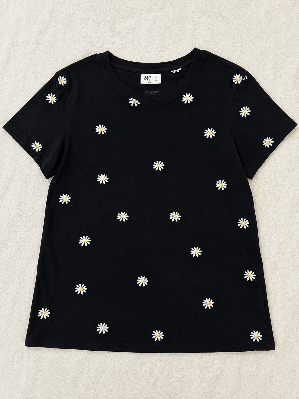 24/7 Black Short Sleeve Tee with White & Yellow Daisy Motif